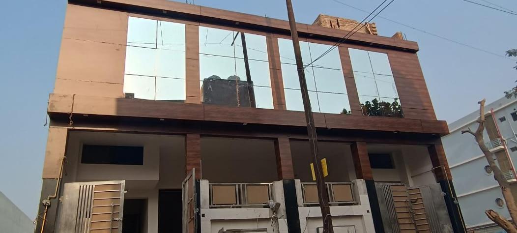 Geeta Palace Hotel Vrindavan Exterior photo